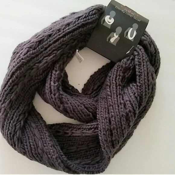 Lulu NYC Eternity Loop Grey Scarf Knit NWT - Picture 1 of 5